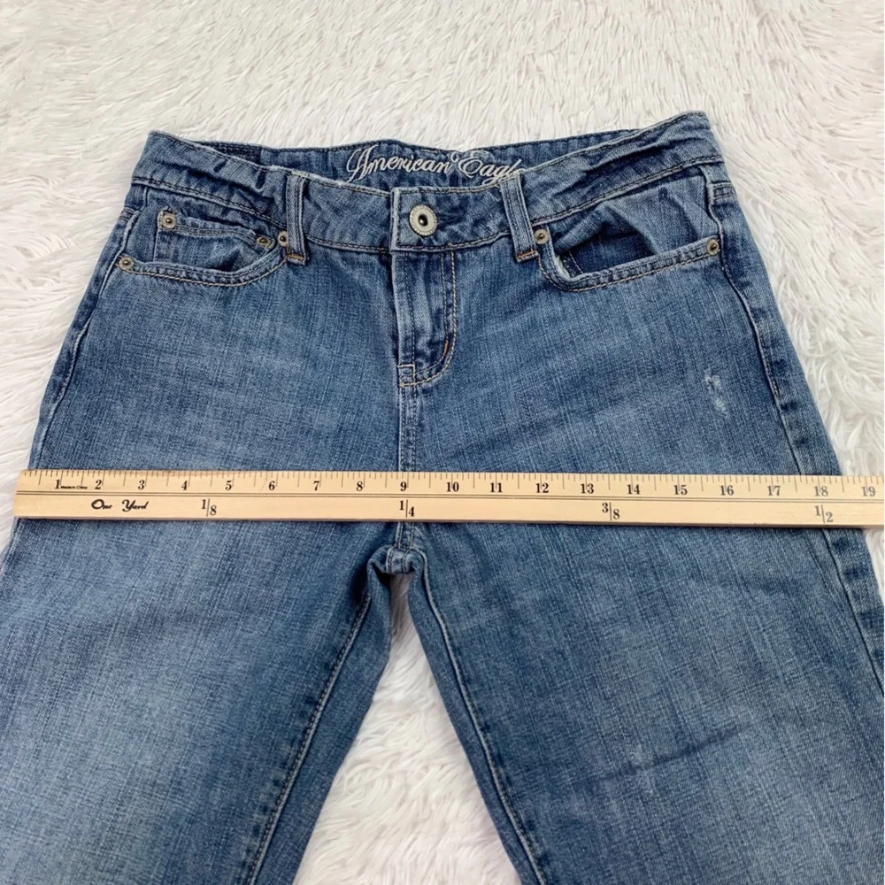 American Eagle women size 4 Short low rise original‎ 77 jeans in blue